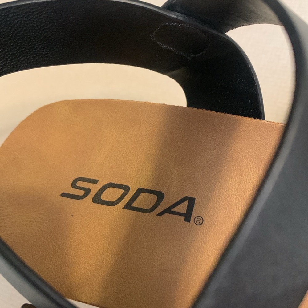 Soda Platform Sandal - Picture 6 of 9